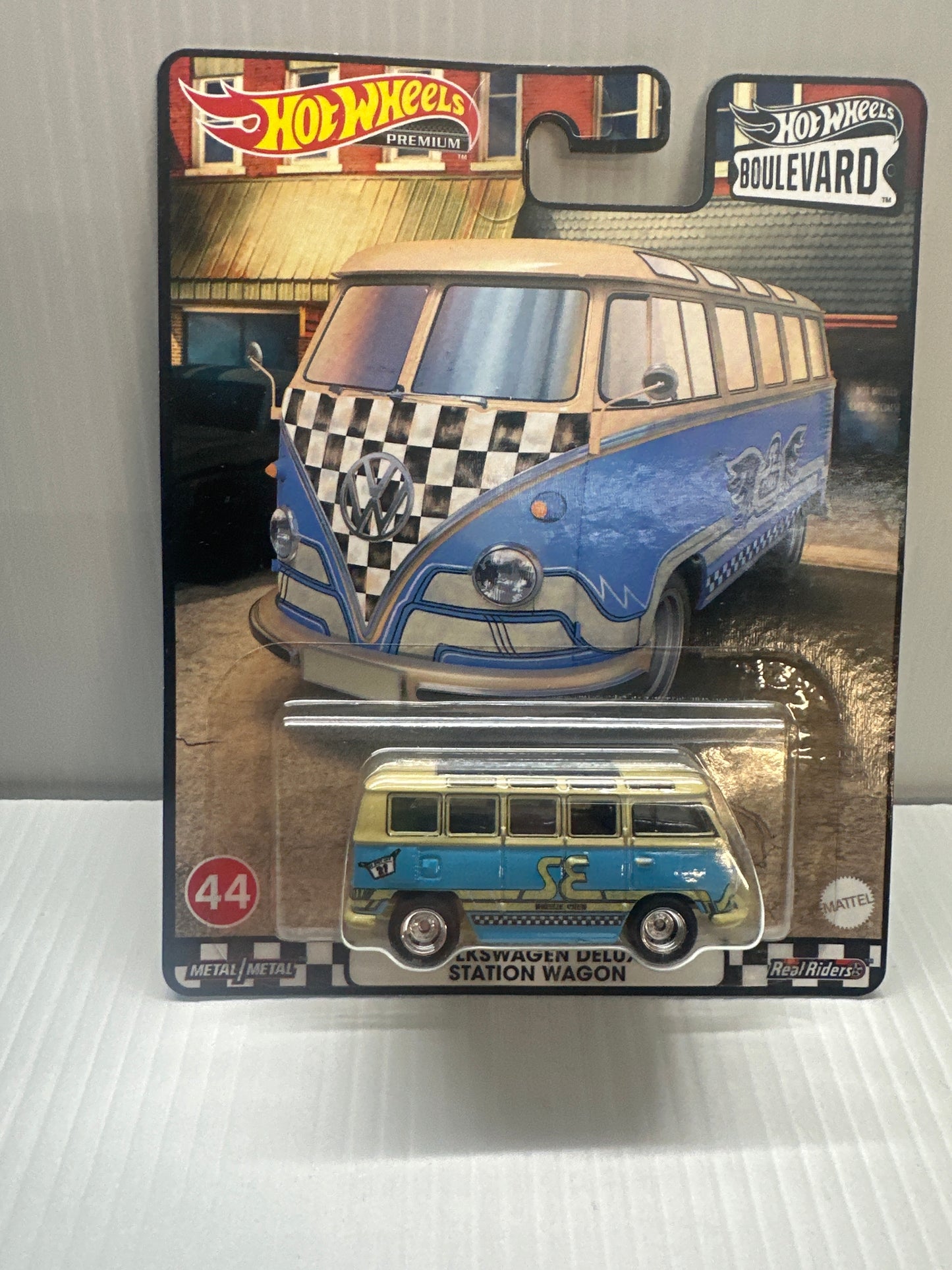 Hot Wheels Premium 1:64 BOILEVARD VOLKSWAGEN DELUXE STATION WAGON 44