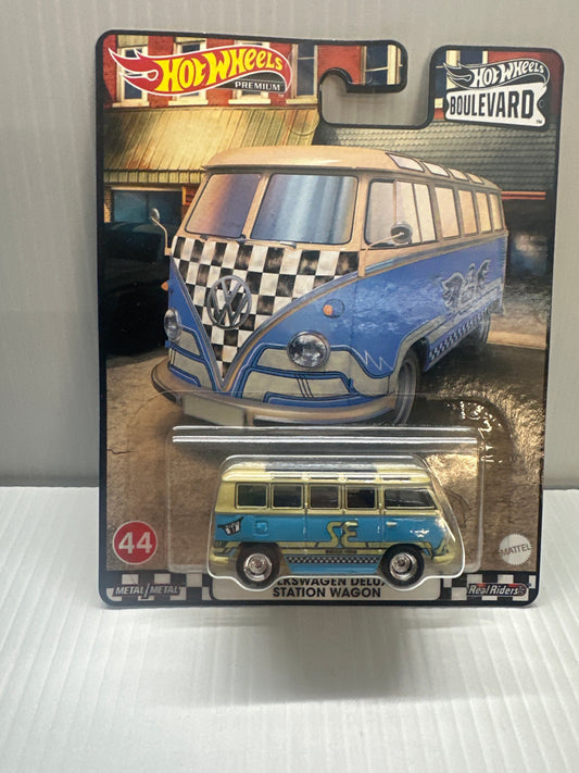 Hot Wheels Premium 1:64 BOILEVARD VOLKSWAGEN DELUXE STATION WAGON 44