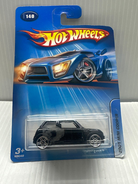 2004 Hot Wheels 2001 MINI COOPER #140 old card