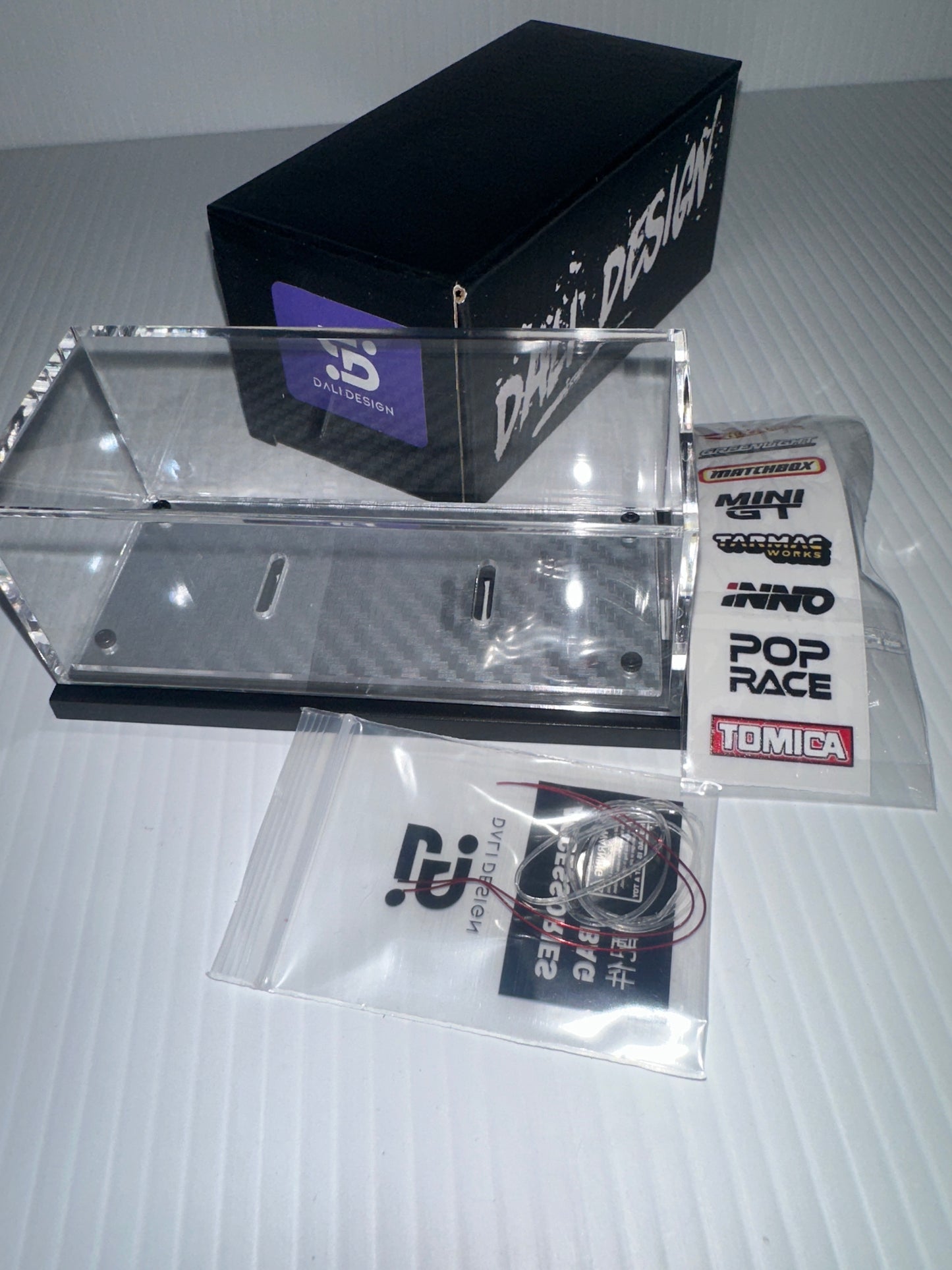 Silver carbon fibre base acrylic case kit