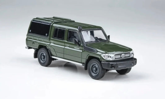 1:64 TOYOTA LAND CRUISER LC 79 DOUBLE CAB W/CANOPY -- MILITARY GREEN -- PARA64