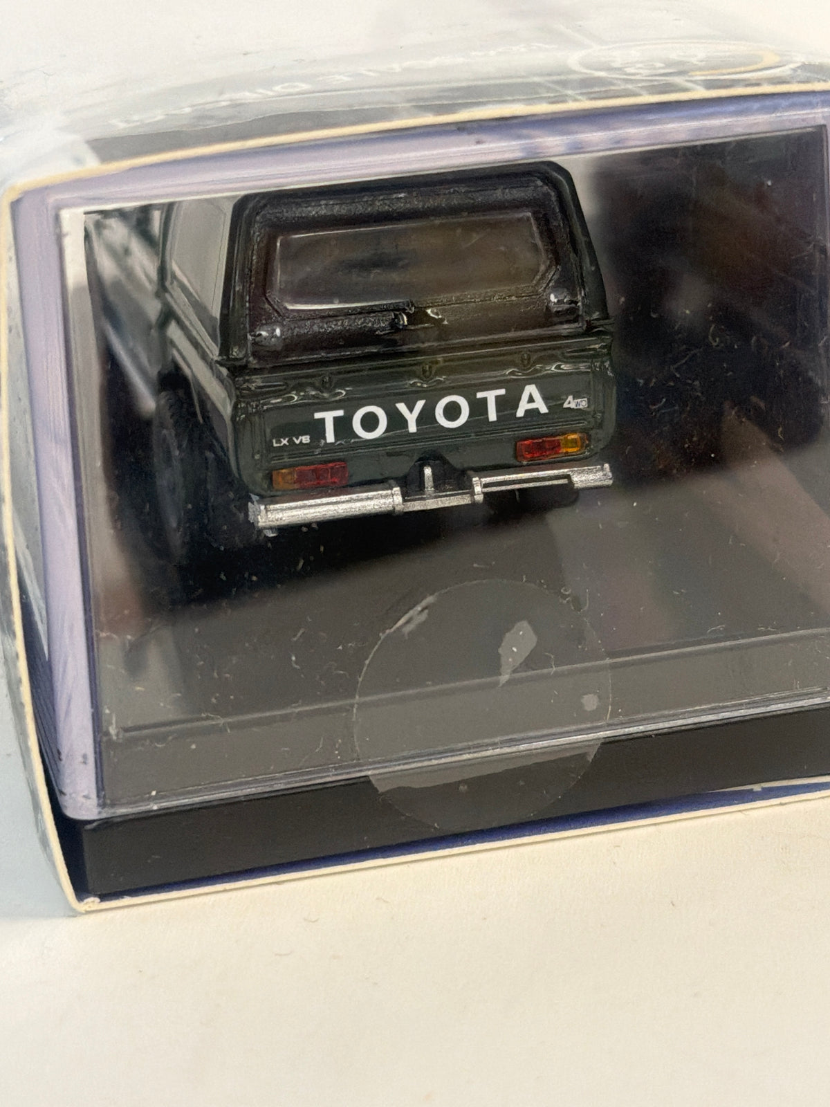 1:64 TOYOTA LAND CRUISER LC 79 DOUBLE CAB W/CANOPY -- MILITARY GREEN -- PARA64