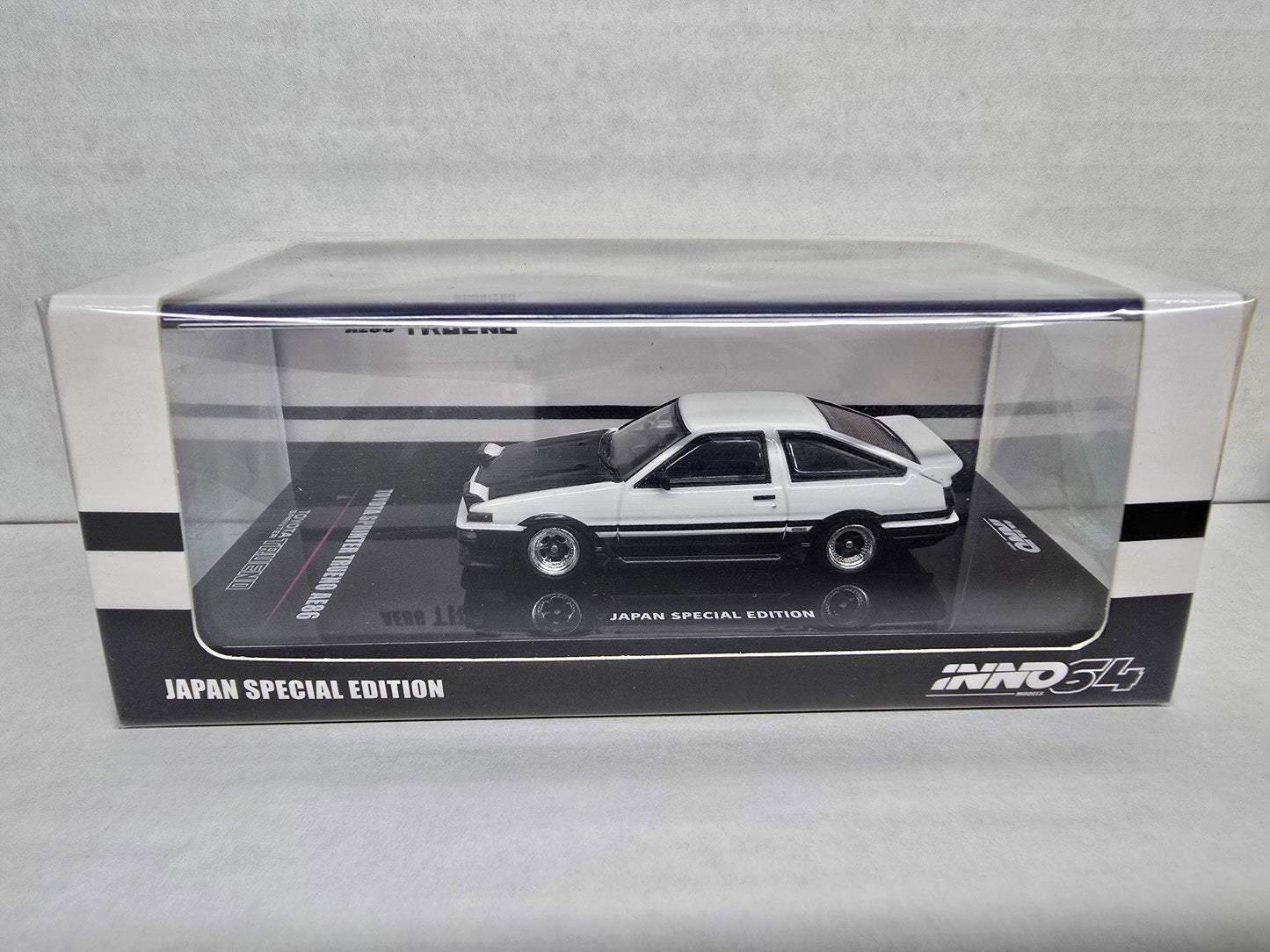 Inno64
Toyota Sprinter trueno Ae86
Japan special edition