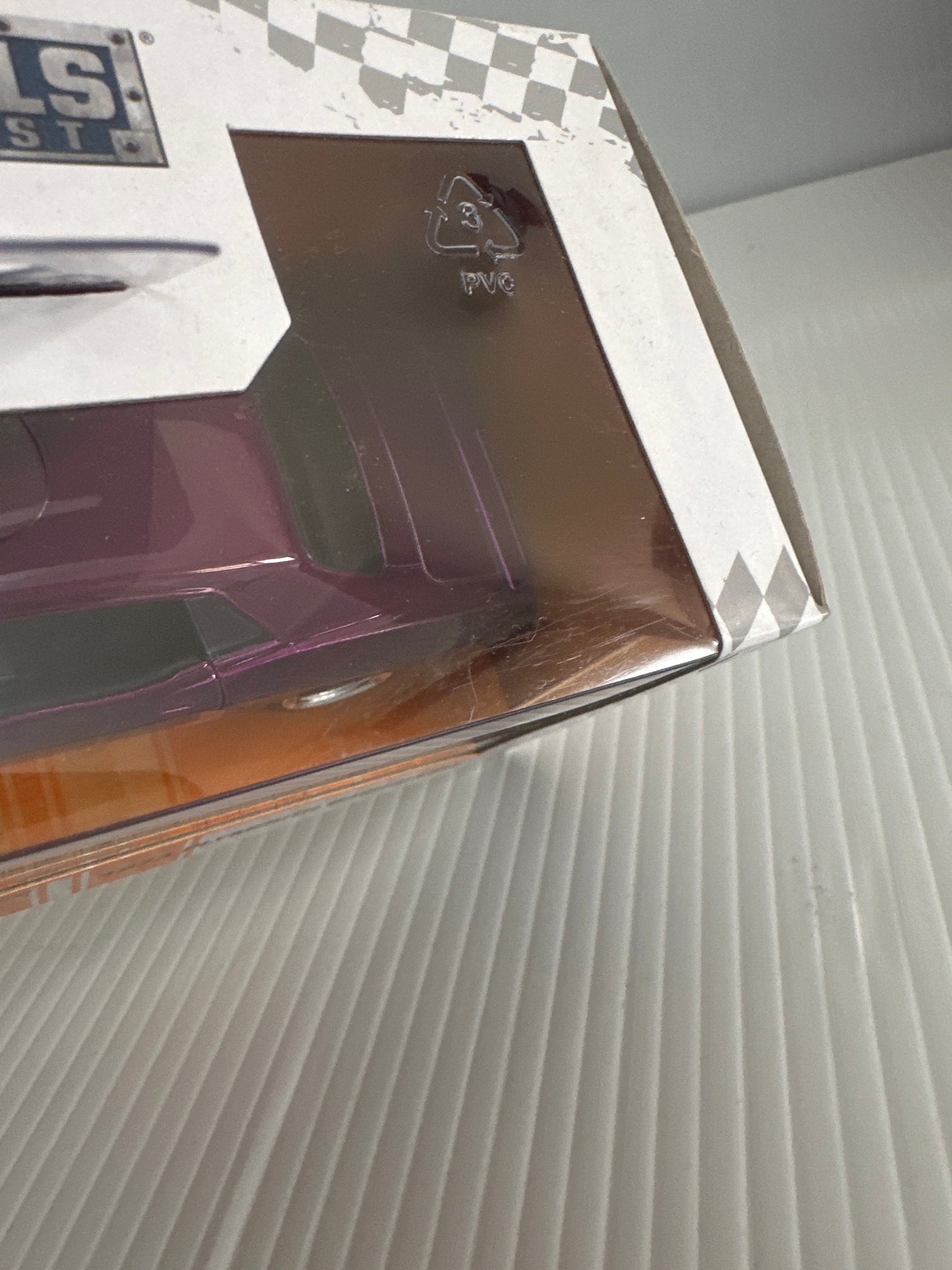 Jada Metals Bigtime Muscle 1973 Plymouth 73 Barracuda Purple Diecast Car 1:32