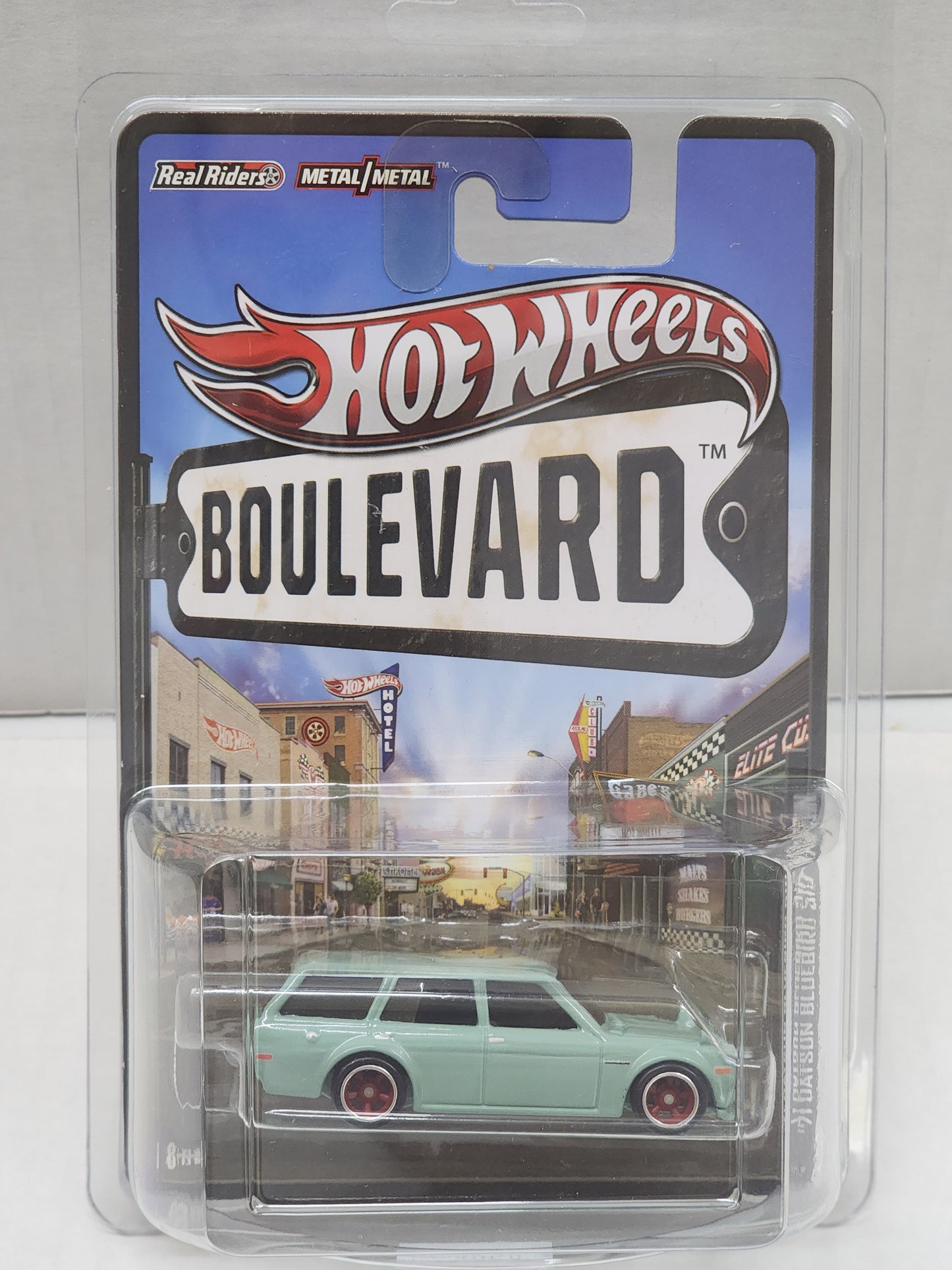 Hot wheels 2012 boulevard 71 Datsun bluebird 510 wagon