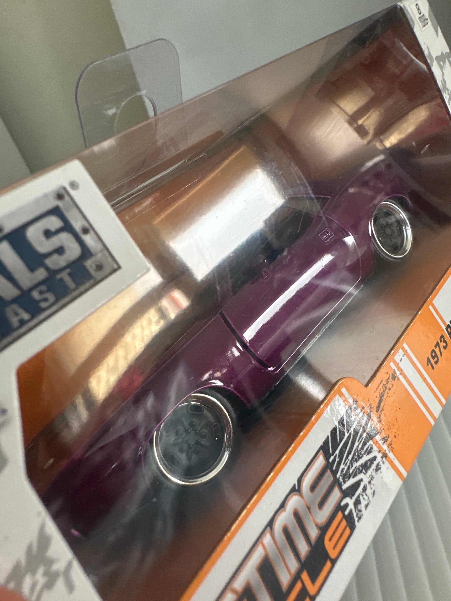 Jada Metals Bigtime Muscle 1973 Plymouth 73 Barracuda Purple Diecast Car 1:32