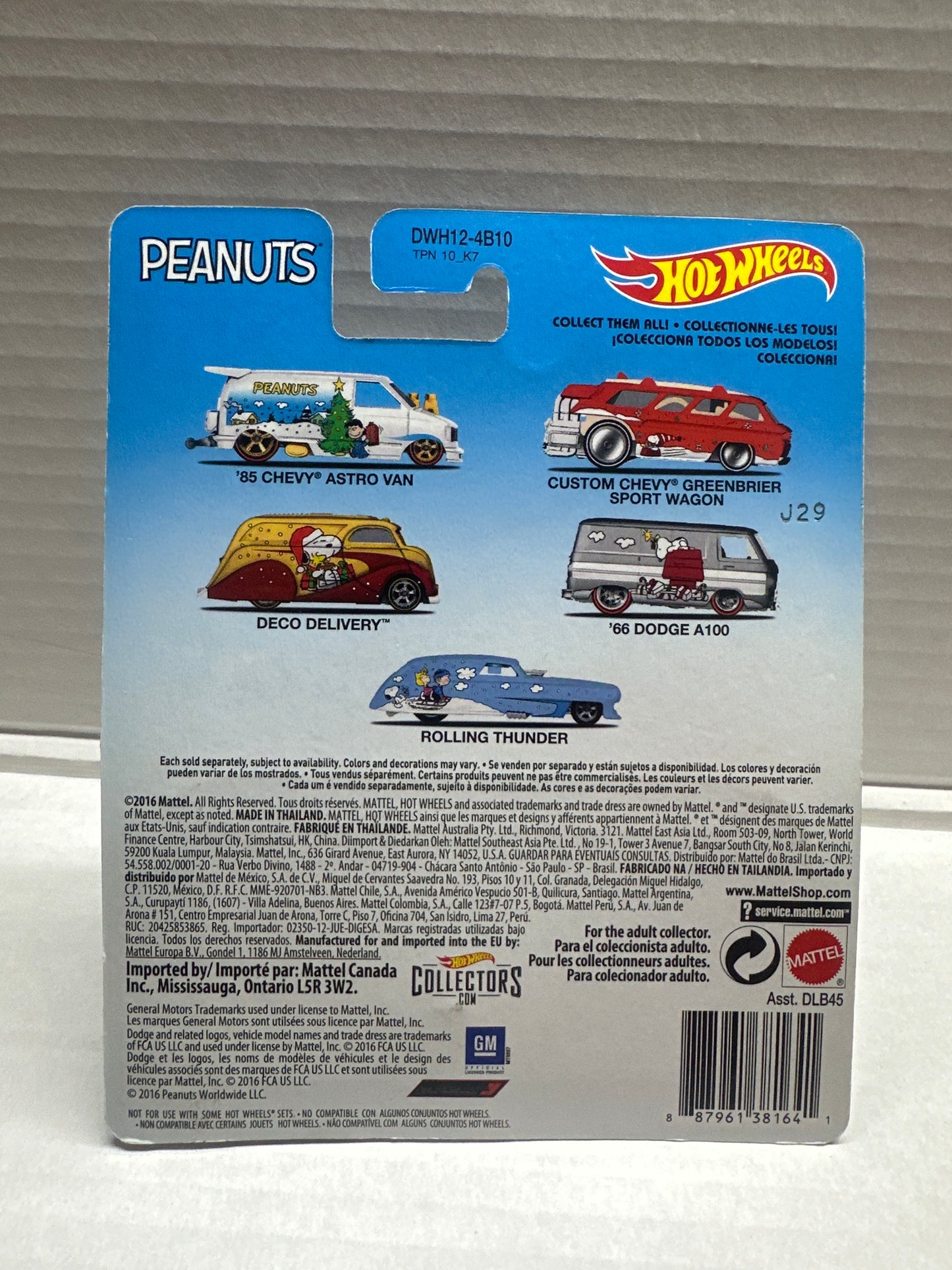 Hot Wheels Peanuts Rolling Thunder Car 2016 Collectible Christmas Series