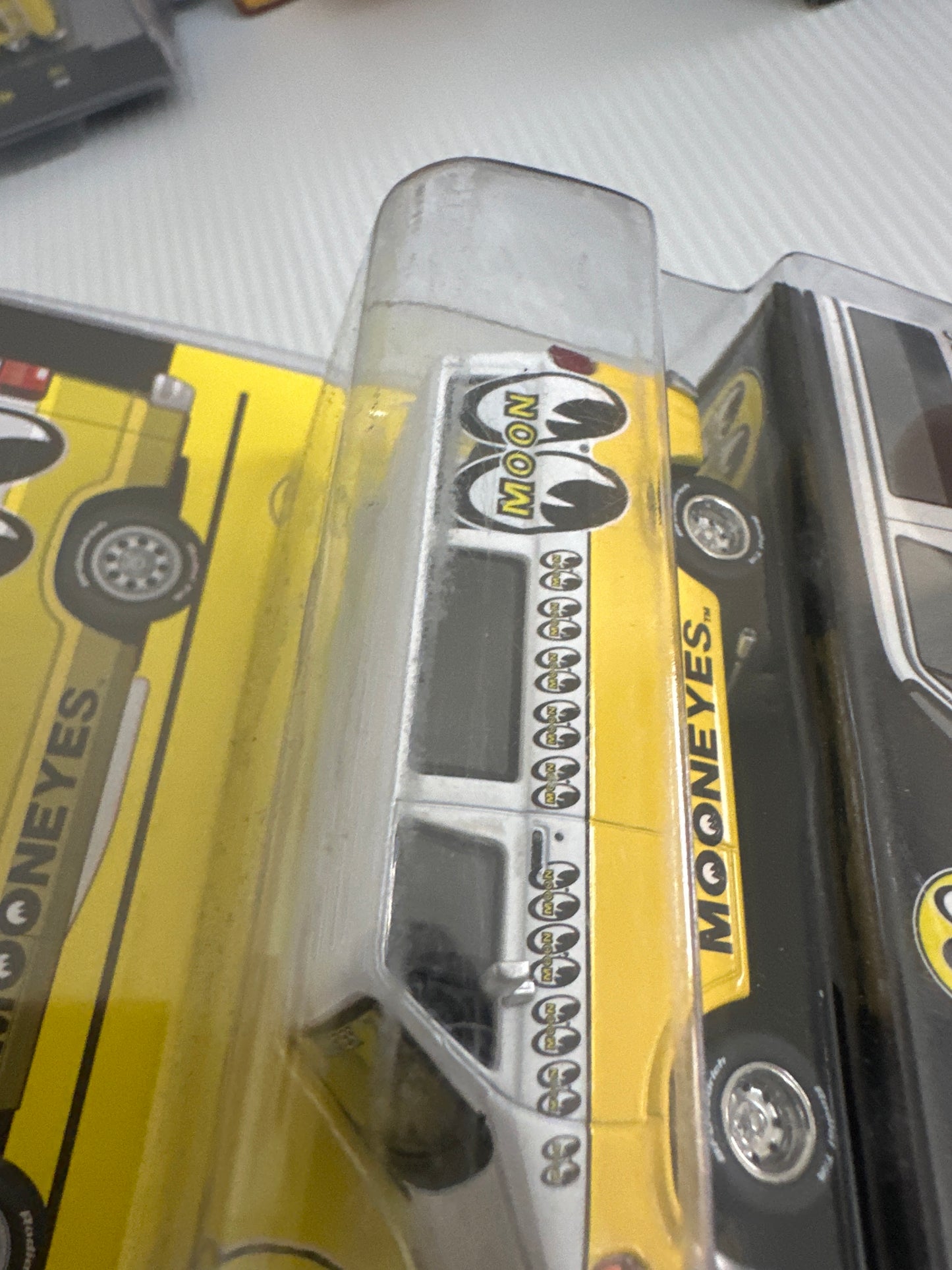 DODGE VAN WHITE & YELLOW "MOONEYES" 1/64 DIECAST BY TARMAC WORKS