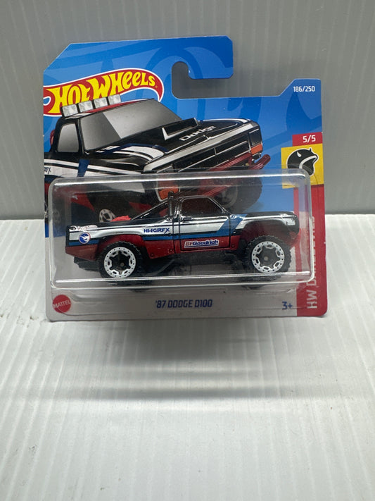 Hot Wheels Treasure Hunt 87 Dodge D100 2022