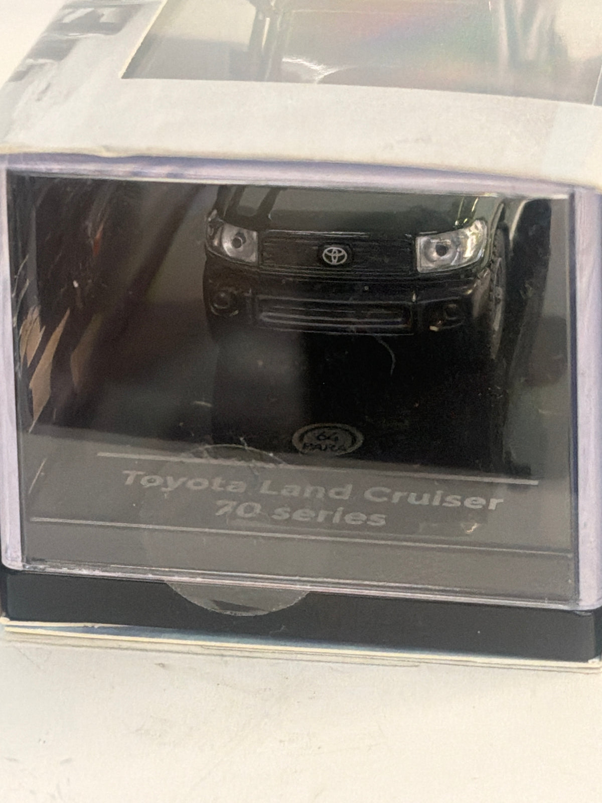 1:64 TOYOTA LAND CRUISER LC 79 DOUBLE CAB W/CANOPY -- MILITARY GREEN -- PARA64