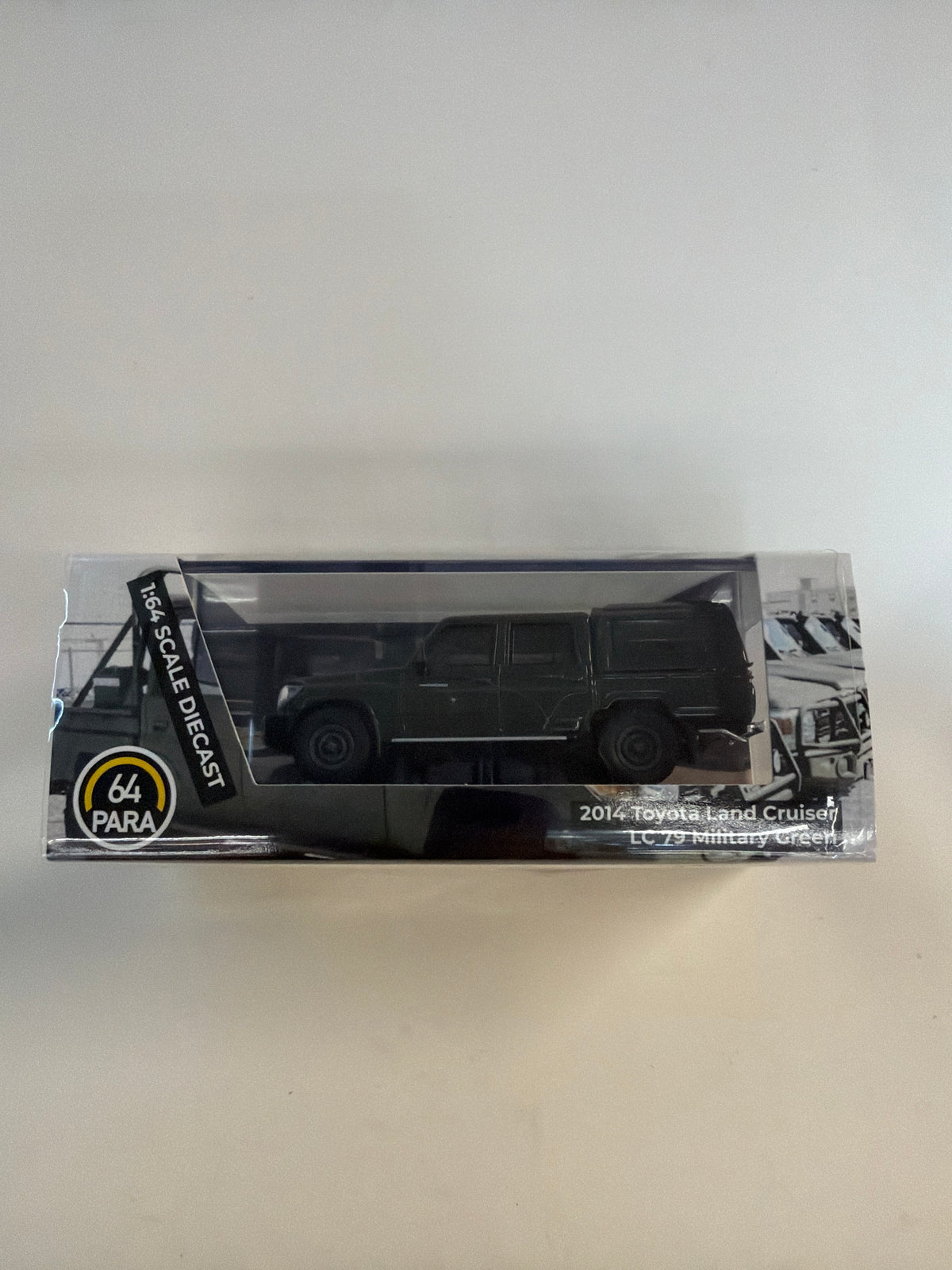 1:64 TOYOTA LAND CRUISER LC 79 DOUBLE CAB W/CANOPY -- MILITARY GREEN -- PARA64